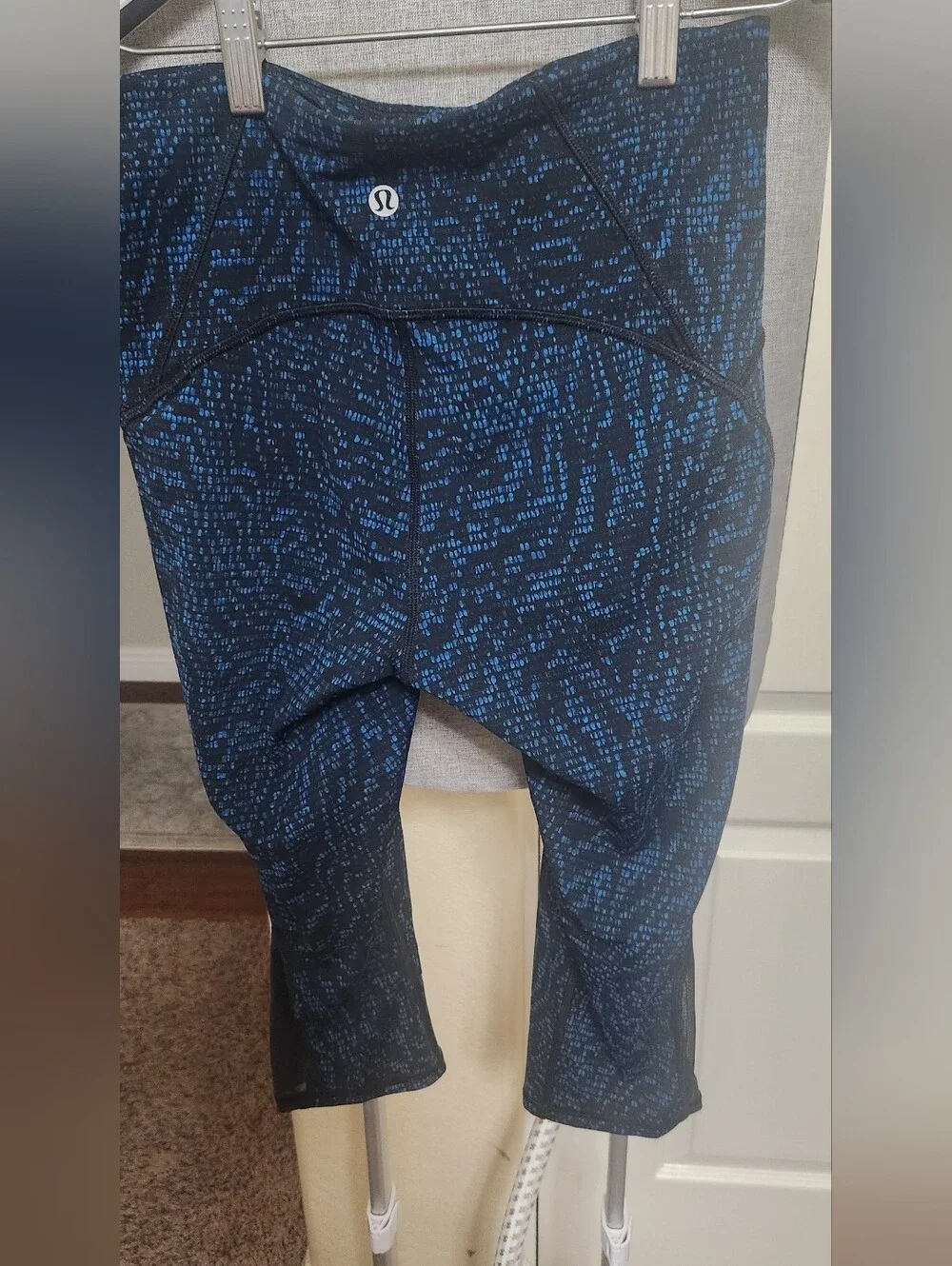 Lululemon Train Time Crop Blue/Black Size 6 Excellent Condition